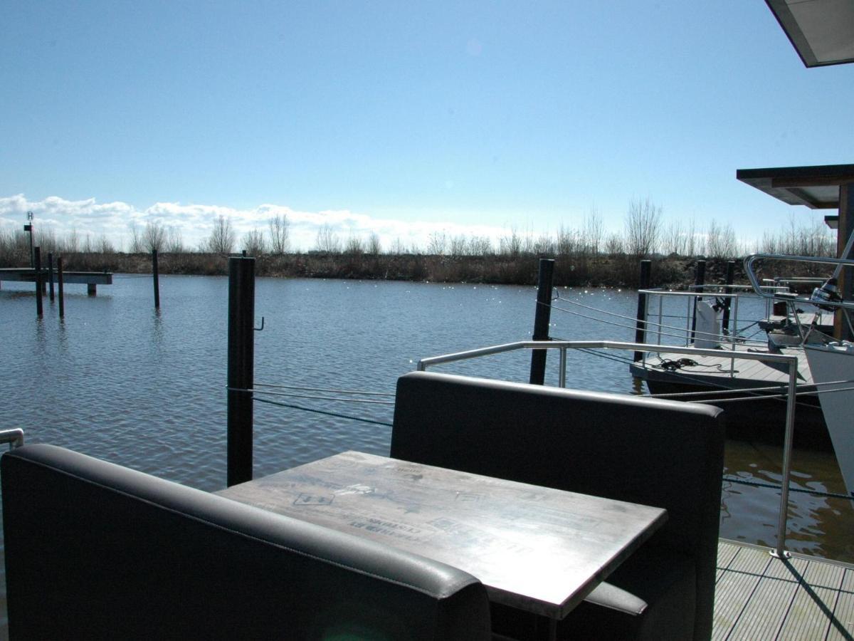 Beautiful Houseboat In The Harbour Of Volendam Near Centre Hotel Bagian luar foto